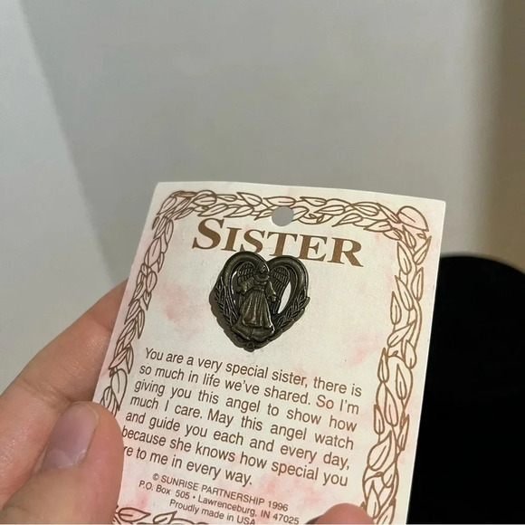 1996 SISTER Heart Angel Pinback Pin Classic Vintage NEW Made In USA - Picture 2 of 5